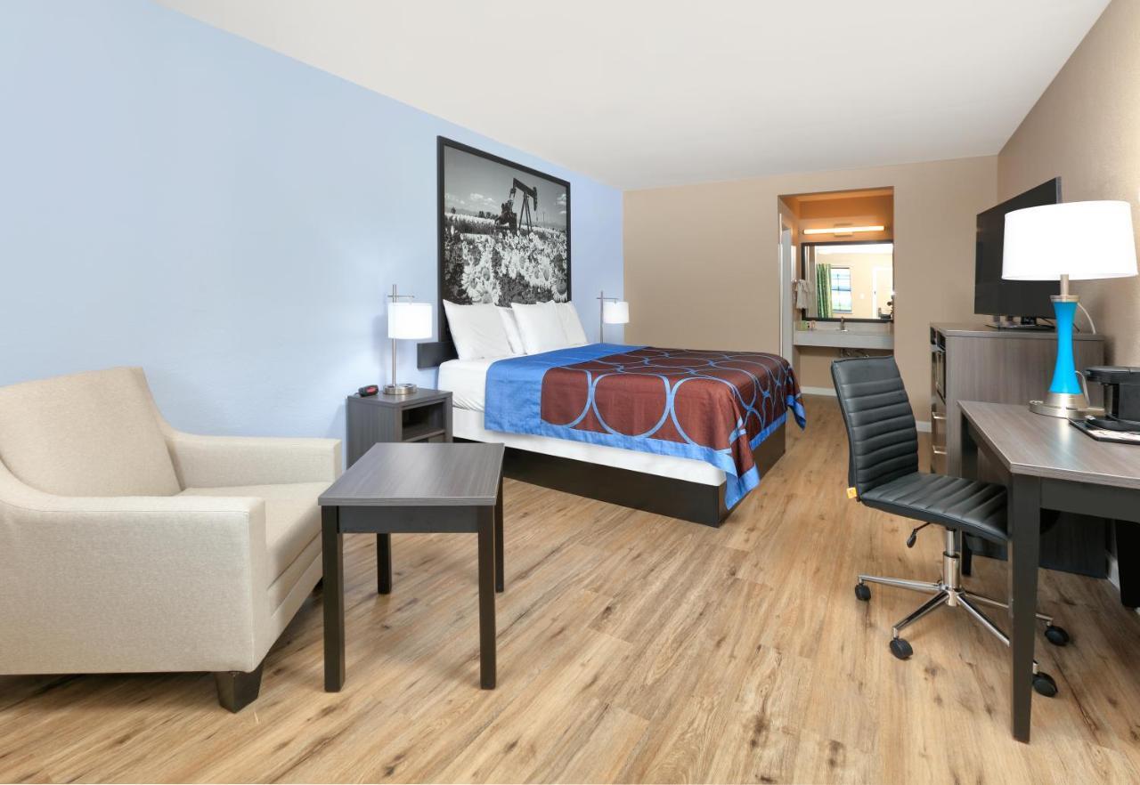 Super 8 By Wyndham Victoria - South - Hwy 59 Hotel Kültér fotó