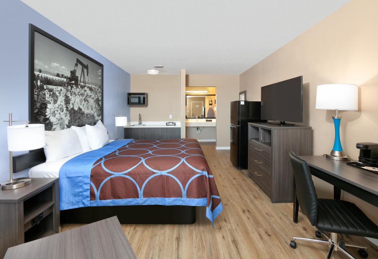 Super 8 By Wyndham Victoria - South - Hwy 59 Hotel Kültér fotó