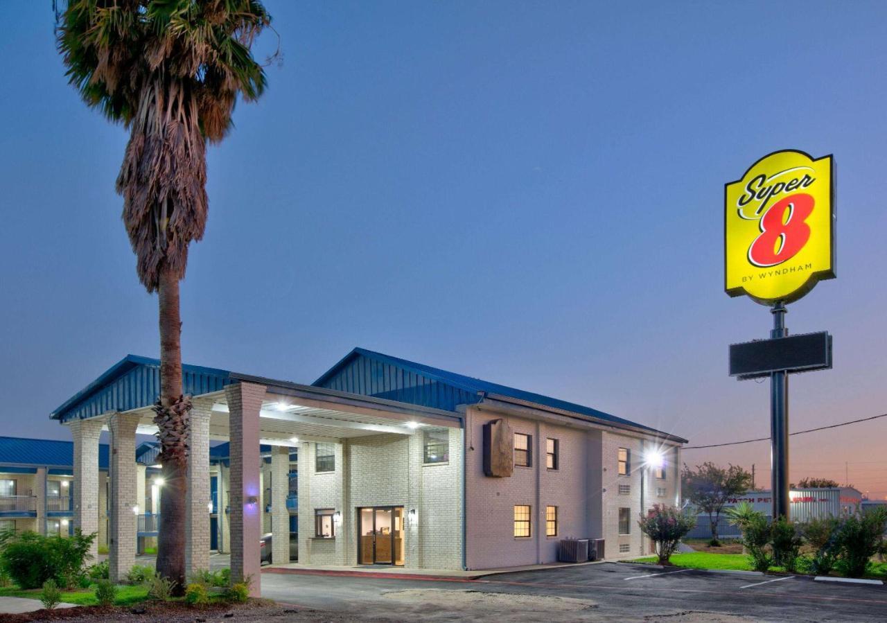 Super 8 By Wyndham Victoria - South - Hwy 59 Hotel Kültér fotó
